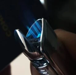 Cohiba® Sigarenaansteker - Sigarenboor - Sigaren - Sigaar - Cohiba Aansteker - Sigarenboor - Sigaren Accessoires - Sigarenknipper - Sigaar Aansteker - Cohiba - Incl. Luxe Geschenkdoos - Zwart -Barbecuebenodigdheden 1200x1197 4