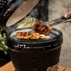 BluMill Kamado BBQ Egg - Kamado 13 Inch - Incl. Vlees Thermometer - Houtskoolbarbecues - Zwart - Ø 27cm 20 BluMill Kamado BBQ Egg - Kamado 13 Inch - Incl. Vlees Thermometer - Houtskoolbarbecues - Zwart - Ø 27cm -Barbecuebenodigdheden 1200x1200 159