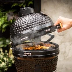 BluMill Kamado BBQ Egg - Kamado 13 Inch - Incl. Vlees Thermometer - Houtskoolbarbecues - Zwart - Ø 27cm 25 BluMill Kamado BBQ Egg - Kamado 13 Inch - Incl. Vlees Thermometer - Houtskoolbarbecues - Zwart - Ø 27cm -Barbecuebenodigdheden 1200x1200 162