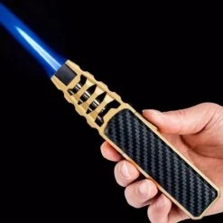 Merkloos Turbo Jetflame Aansteker - Gasbrander - Vuurwerk Torch - Crème Brûlée Brander - BBQ En Sigaren Aansteker - Windproof - Carbon Met Goudkleurige Metalen Behuizing -Barbecuebenodigdheden 1200x1200 285