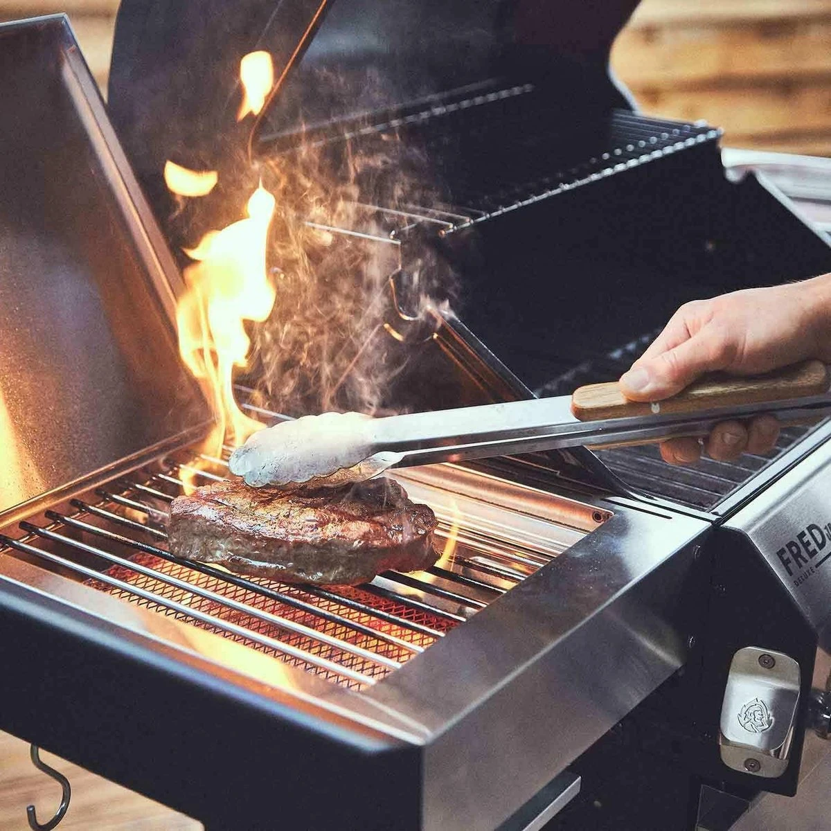 Burnhard Gas BBQ FRED JR. Deluxe - 2 Branders - Incl. Keramische Infraroodbrander & Afdekhoes - Deluxe 5 Burnhard Gas BBQ FRED JR. Deluxe - 2 Branders - Incl. Keramische Infraroodbrander & Afdekhoes - Deluxe - Afbeelding 5