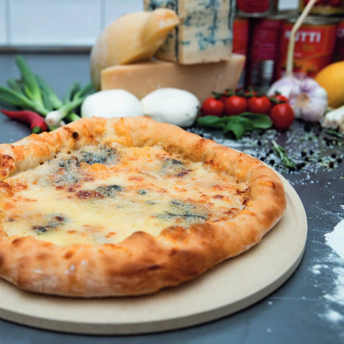 Boska Pizzasteen Deluxe - Voor Oven & BBQ - Knapperige Pizza's - Ø 29.5 Cm - BBQ Accessoires 19 Boska Pizzasteen Deluxe - Voor Oven & BBQ - Knapperige Pizza's - Ø 29.5 Cm - BBQ Accessoires - Afbeelding 19