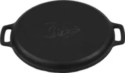 Valhal Outdoor Skillet / Plancha / Koekenpan - Gietijzer - Diameter 35cm, Twee Handvatten, VH35F -Barbecuebenodigdheden 1200x698