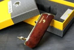 Cohiba® Sigarenaansteker - Sigarenboor - Sigaren - Sigaar - Cohiba Aansteker - Sigarenboor - Sigaren Accessoires - Sigarenknipper - Sigaar Aansteker - Cohiba - Incl. Luxe Geschenkdoos - Rood 19 Cohiba® Sigarenaansteker - Sigarenboor - Sigaren - Sigaar - Cohiba Aansteker - Sigarenboor - Sigaren Accessoires - Sigarenknipper - Sigaar Aansteker - Cohiba - Incl. Luxe Geschenkdoos - Rood -Barbecuebenodigdheden 1200x800 48