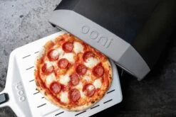 Ooni Pizzaschep Aluminium - Perforated Pizza Peel 12 Inch -Barbecuebenodigdheden 1200x800 62